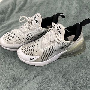 Women’s size 5.5 airmax 270